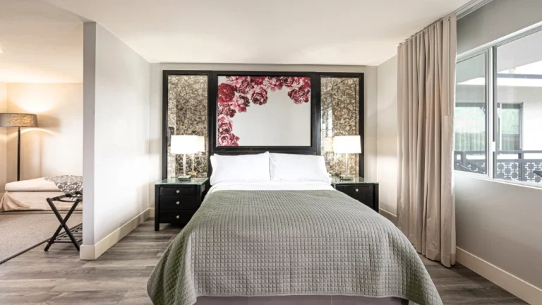 Queen Jr Suite