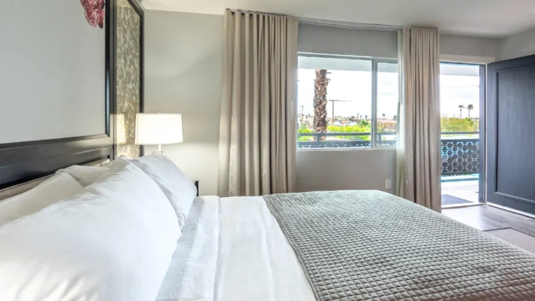 Queen Jr Suite